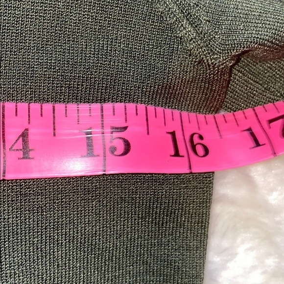 Macy’s I.N.C Olive Green V-neck  sweater S - Picture 7 of 10